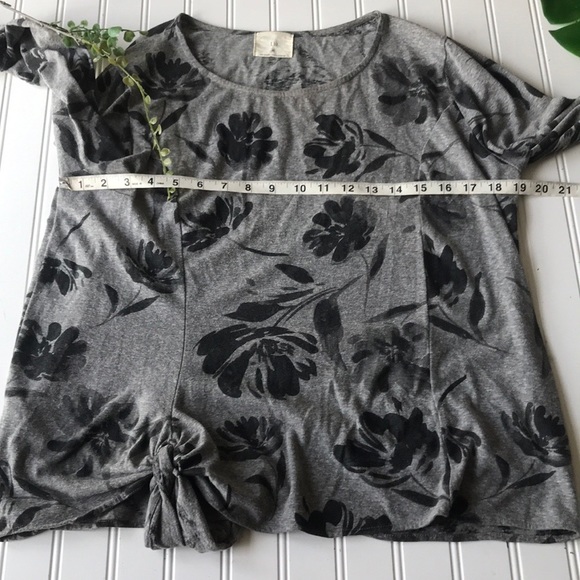 Anthropologie T.la floral grey tie knot top - Picture 4 of 8